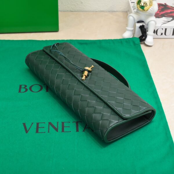 Bottega Veneta Knot Clutch - Dark Green Intrecciato Leather