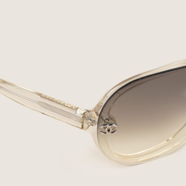Oval Frame Sunglasses - Image 4