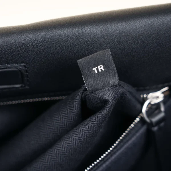 Re-Twist Small Shoulder Bag - Image 8