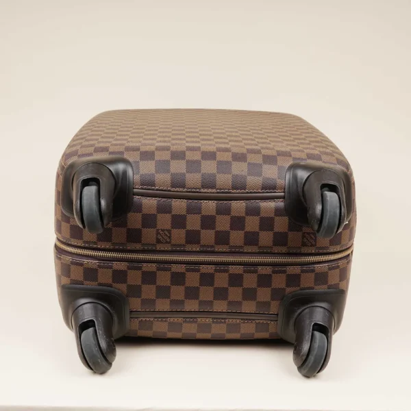 Zephyr 50 Suitcase - Image 5